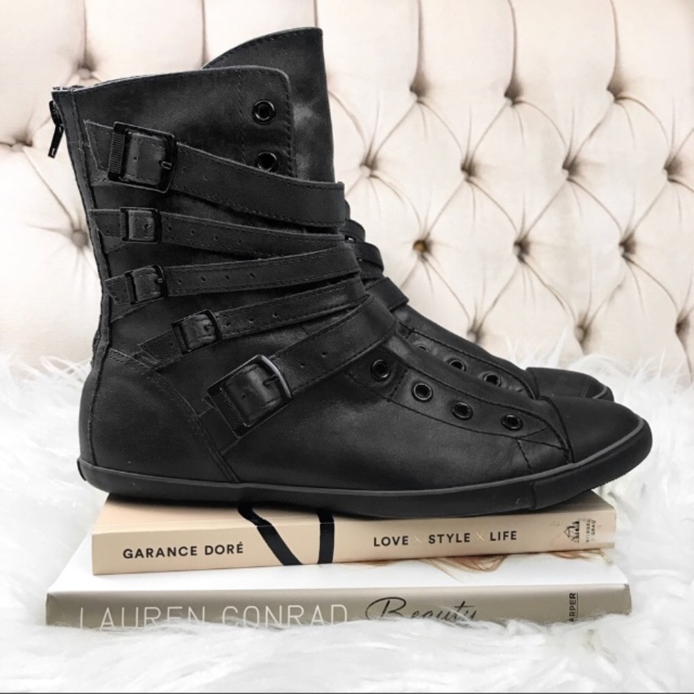 Chic Converse boots, ladies 9!